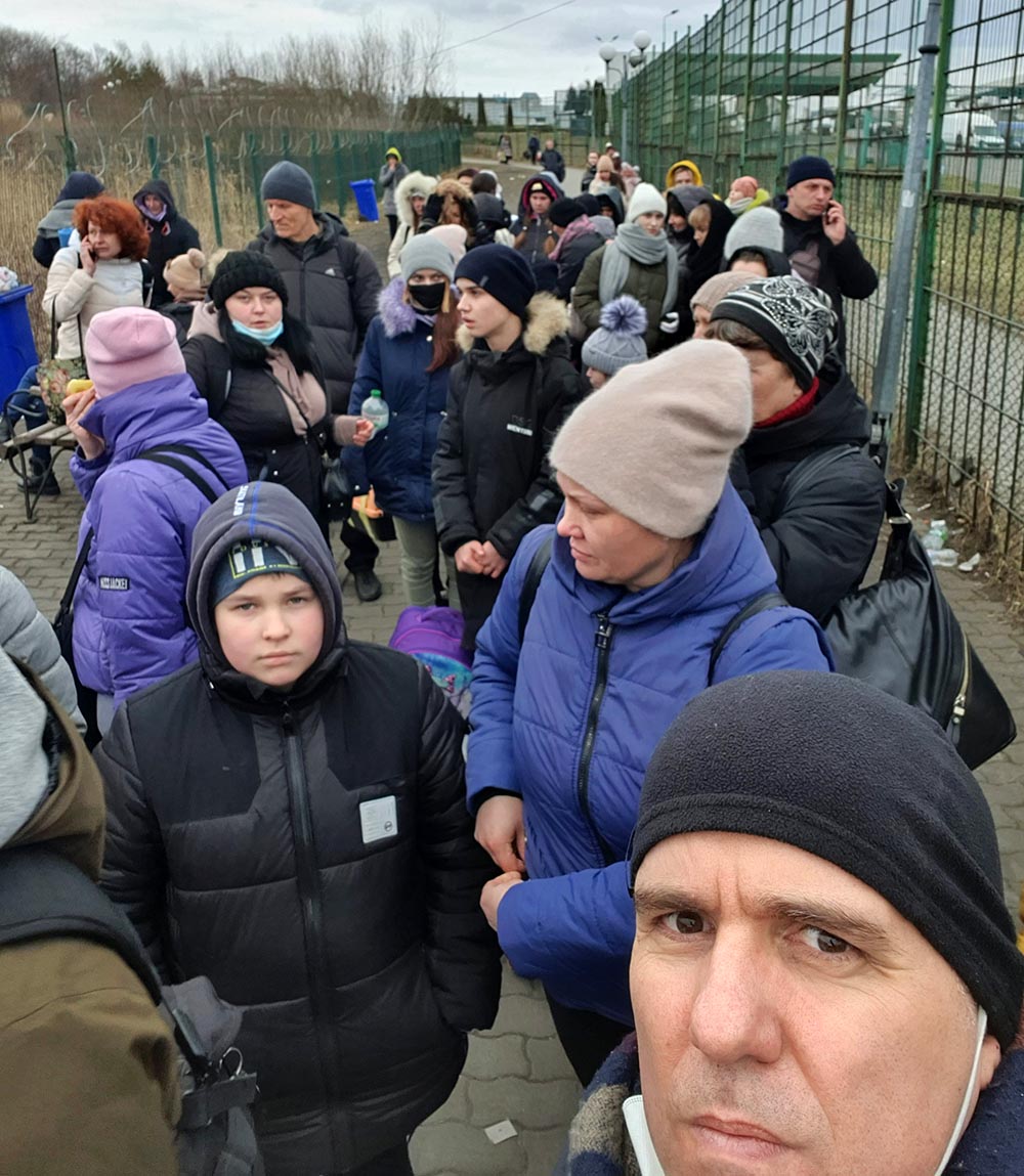Long lines to enter Poland