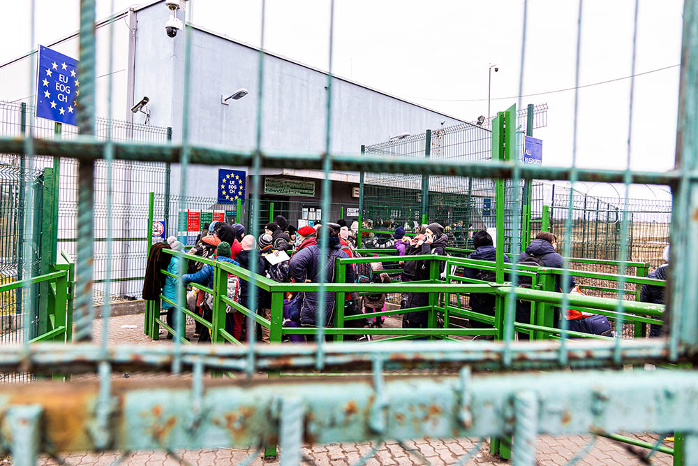 Waiting to enter Poland - ph: Jakob Schottstaedt